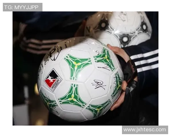 如何在足球比赛中成功要到球星签名的实用技巧与注意事项