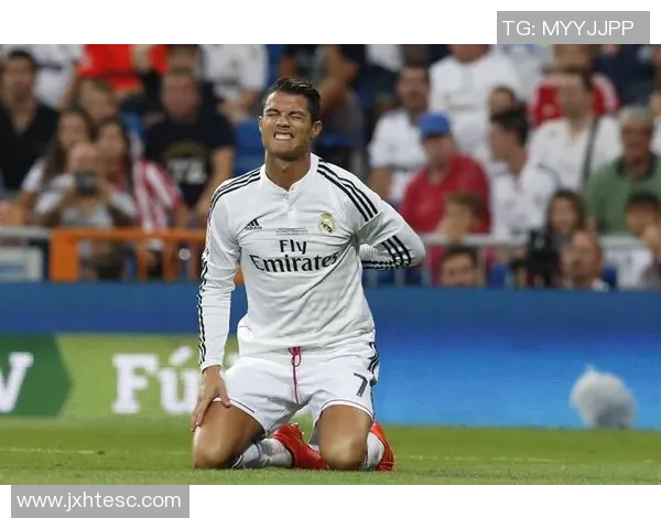 沙漠之光:揭示足球沙漠球星的成长之路与辉煌时刻